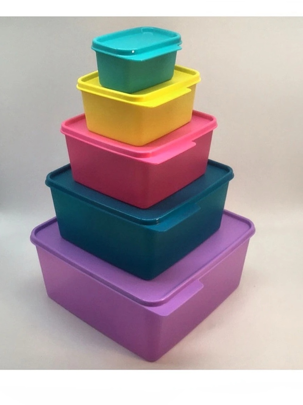 NewTupperware Keep Tabs
Nesting Square Storage
Containers Set of 5